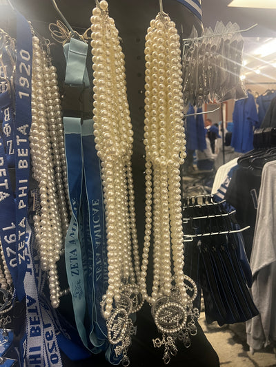 Amicae Pearl  Lanyard